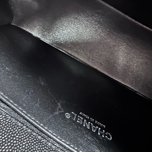 Chanel classic black caviar medium boy bag - Picture 9 of 14